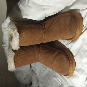 Lamo boots (Size 6)